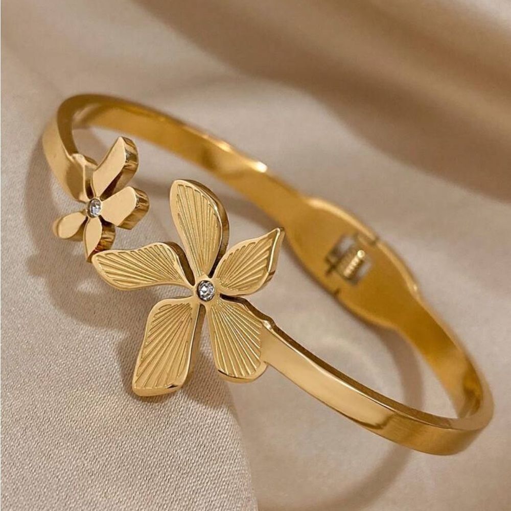 Bohemian flower bangle bracelet A722